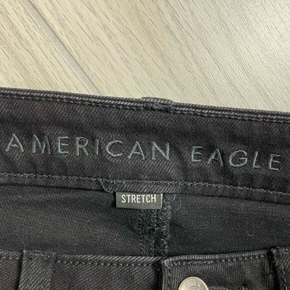 American Eagle | Black Distressed High Rise Mom Shorts Size 4 - Picture 4 of 6